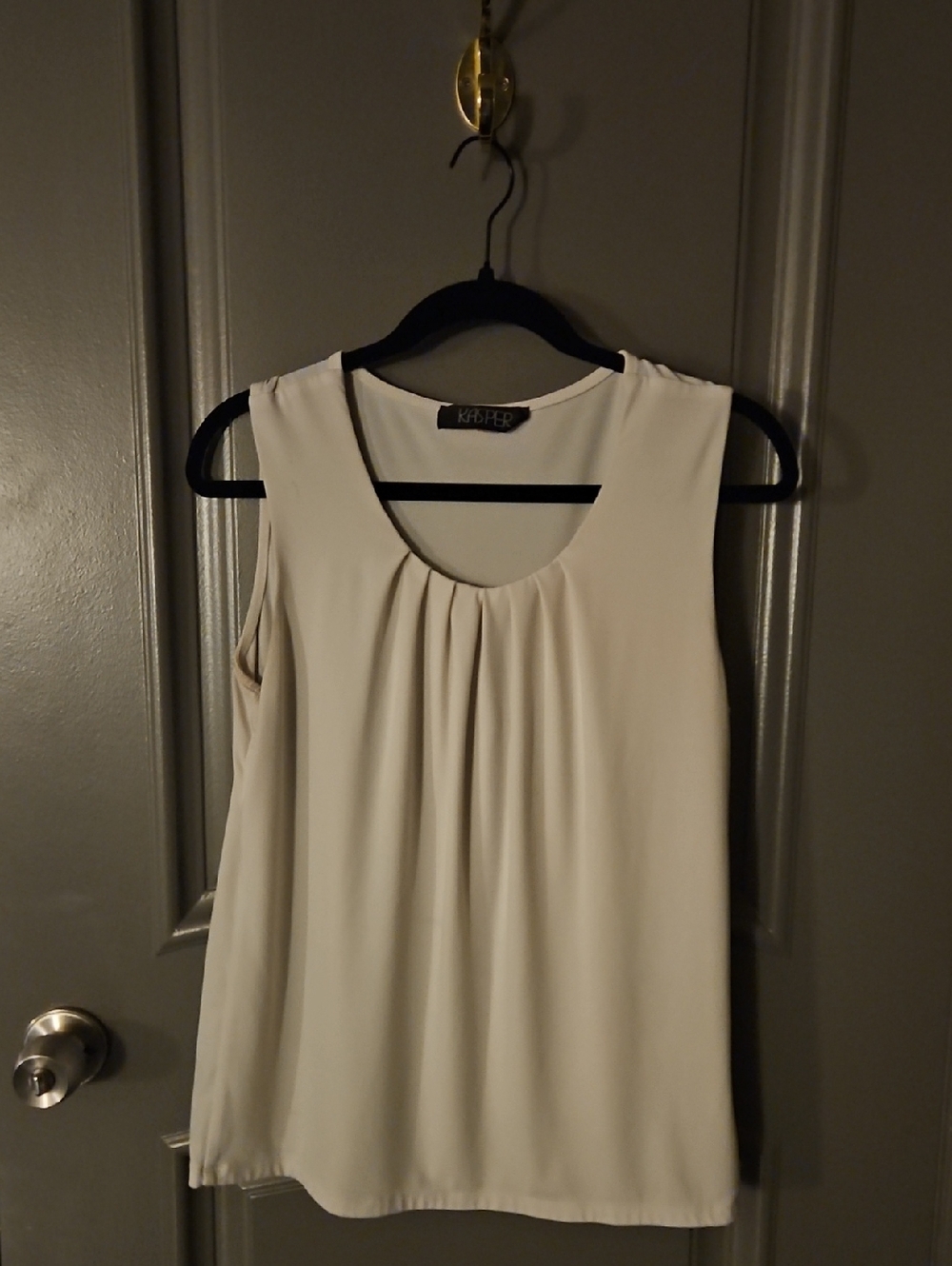 Kasper Cream Scoop Neck Sleeveless Pleated Top